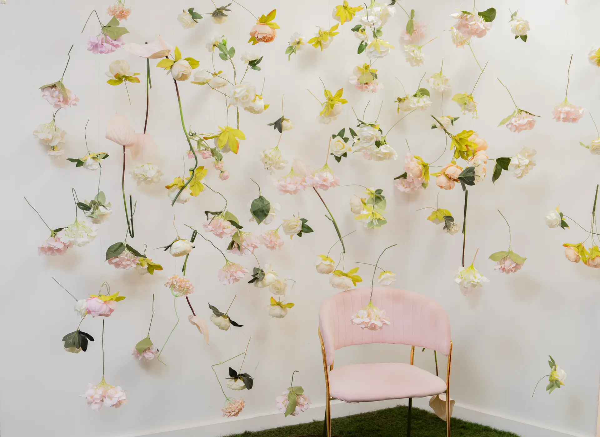 photoboothat-white-roses-booth